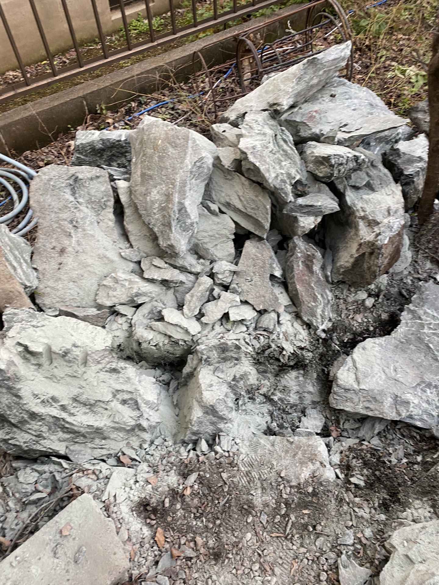 庭石撤去の費用相場｜重機不可・大型庭石も対応（東京・横浜）｜植木屋