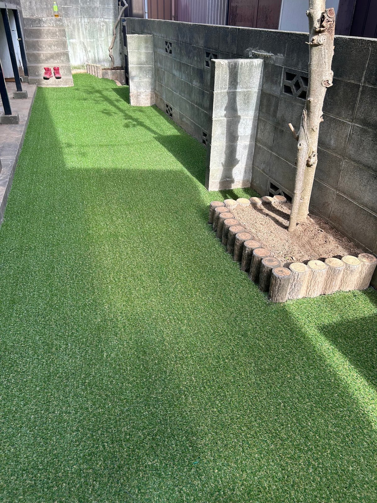 重機が使用できない庭じまい後の人工芝施工