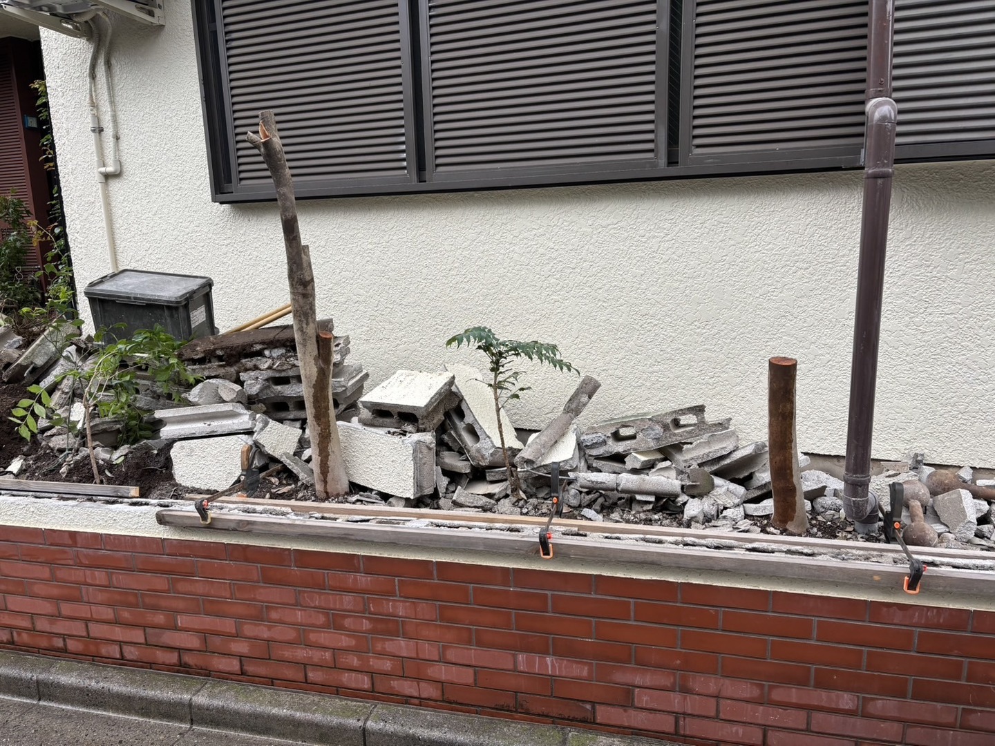 練馬区の庭じまいに伴うブロック塀解体作業